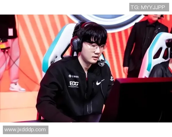 FPX战队实力引发热议电竞圈对其表现的不同看法与争论