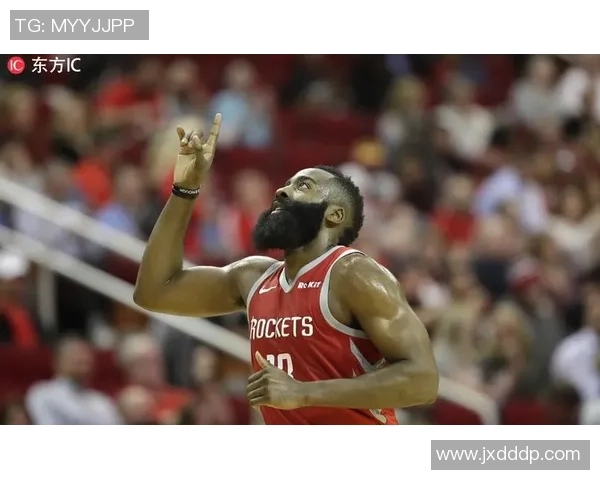 休斯顿火箭与森林狼激战正酣双方球员全力以赴争夺胜利荣耀 休斯顿火箭与森林狼激战正酣双方球员全力以赴争夺胜利荣耀