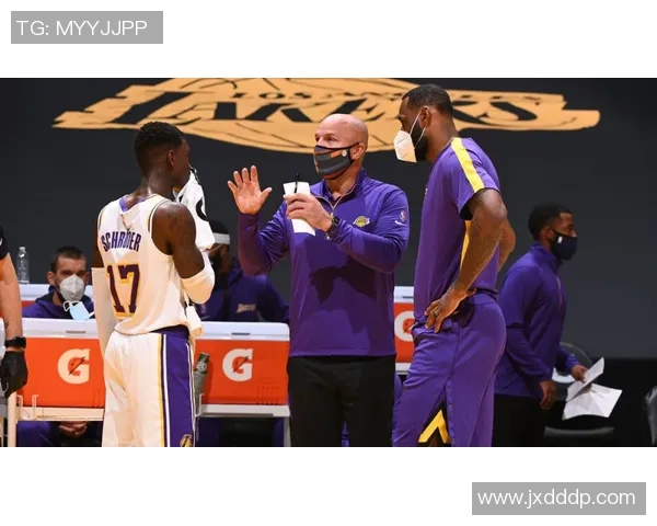 克鲁斯与普马斯激战正酣球迷期待精彩对决与绝妙进球